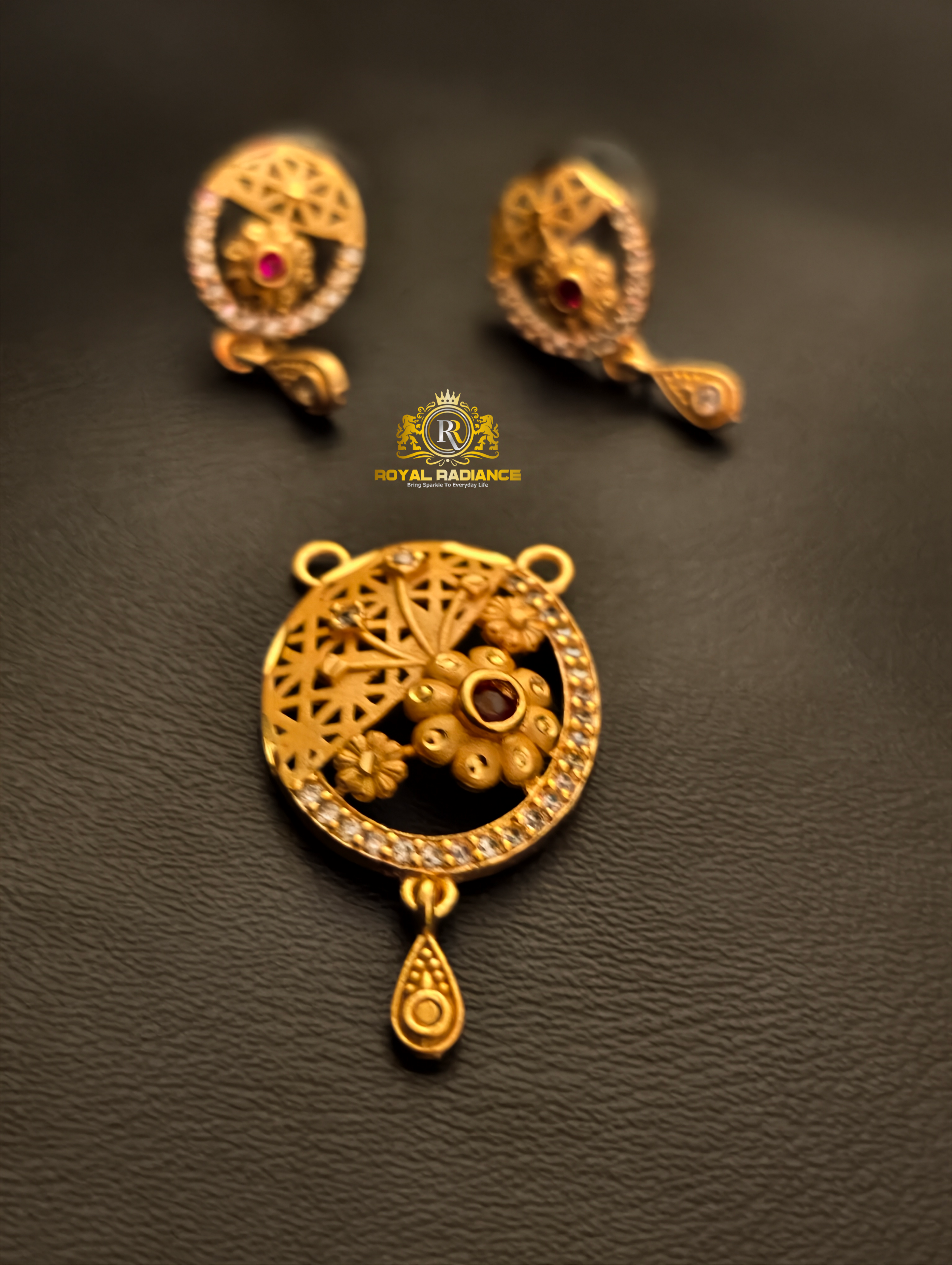 Pendant set