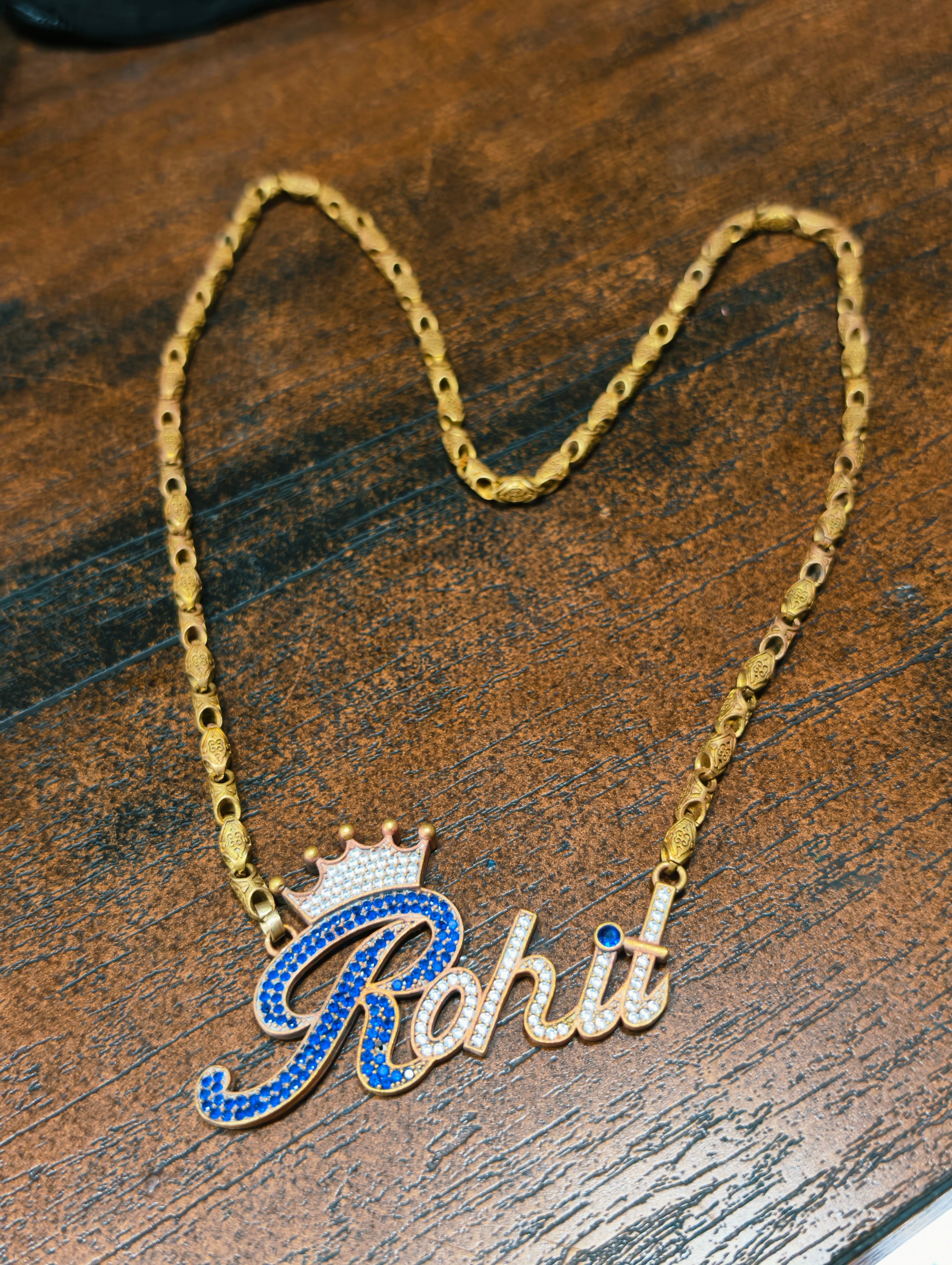 CHAIN WITH PENDENT
